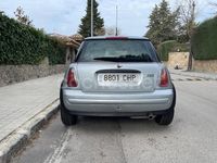 Usado Mini ONE 90 CV (66 kW) 2003 Gris / plata Utilitario