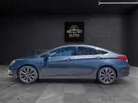 Usado Hyundai i40 141 CV (103 kW) 2015 Gris / plata Berlina