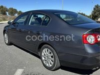 Usado VW Passat Edition 110 CV (80 kW) 2010 Gris / plata Berlina