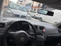 Usado VW Polo Advance 70 CV (51 kW) 2014 Gris / plata Berlina