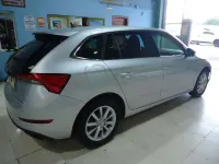 Usado Skoda Scala Ambition 95 CV (69 kW) 2023 Gris Utilitario