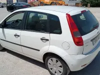 Usado Ford Fiesta Trend 68 CV (50 kW) 2006 Blanco Utilitario