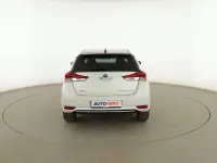Usado Toyota Auris Hybrid Edition 136 CV (100 kW) 2017 Blanco Berlina