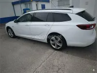 Usado Opel Insignia Selective 136 CV (100 kW) 2018 Blanco Familiar