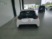 Usado Toyota Yaris Hybrid Active 116 CV (85 kW) 2021 Blanco Berlina
