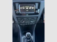 Usado Skoda Rapid Active 90 CV (66 kW) 2016 Rojo Berlina