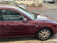 Usado Ford Mondeo Sport 145 CV (106 kW) 2004 Granate Berlina
