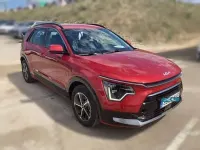 Usado Kia Niro 105 CV (77 kW) 2023 Rojo SUV