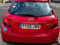 Usado Toyota Yaris Active 69 CV (50 kW) 2016 Rojo Berlina