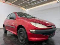 Usado Peugeot 206 75 CV (55 kW) 2000 Granate Berlina
