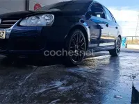 Usado VW Jetta Trendline 105 CV (77 kW) 2007 Azul Berlina