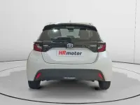 Käytetty Toyota Yaris Hybrid Business Edition 117 HP (86 kW) 2022 Valkoinen Katumaasturi