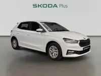 Usado Skoda Fabia Selection 95 CV (69 kW) 2024 Blanco Berlina
