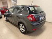 Usado Kia Ceed 90 CV (66 kW) 2010 Gris / plata Utilitario