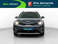 Usado Kia Stonic 100 CV (73 kW) 2022 Gris / plata SUV