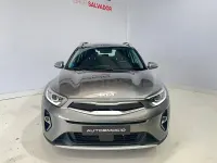 Usado Kia Stonic 101 CV (74 kW) 2023 Gris / plata SUV
