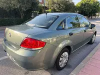 Usado Fiat Linea Active 77 CV (56 kW) 2010 Gris / plata Berlina