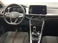 Usado VW T-Roc Life 150 CV (110 kW) 2024 Gris / plata SUV