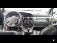 Usado Renault Scénic Dynamique 120 CV (88 kW) 2003 Gris / plata Monovolumen