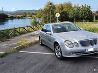 Usado Mercedes E220 Avantgarde 143 CV (105 kW) 2002 Gris / plata Berlina