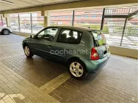 Usado Renault Clio II Dynamique 85 CV (62 kW) 2005 Azul Berlina