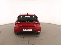 Usado Hyundai i20 101 CV (74 kW) 2021 Rojo Utilitario