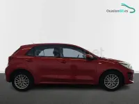 Usado Kia Rio 100 CV (73 kW) 2022 Rojo Berlina