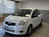 Usado Toyota Yaris Sol 87 CV (63 kW) 2007 Blanco Utilitario