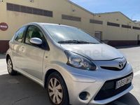 Usado Toyota Aygo Live 68 CV (50 kW) 2013 Gris / plata Utilitario