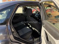 Usado Ford Focus Trend 90 CV (66 kW) 2010 Gris / plata Berlina