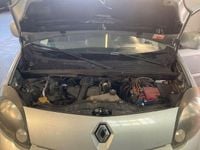 Usado Renault Kangoo Dynamique 110 CV (80 kW) 2011 Gris Monovolumen