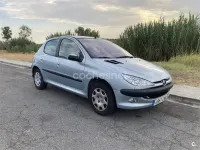 Usado Peugeot 206 70 CV (51 kW) 2003 Azul Berlina