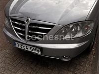 Usado Ssangyong (KGM) Rodius 165 CV (121 kW) 2008 Gris / plata Monovolumen