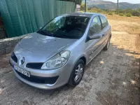 Usado Renault Clio II Dynamique 75 CV (55 kW) 2006 Gris / plata Berlina