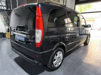 Usado Mercedes Viano 136 CV (100 kW) 2010 Gris / plata Monovolumen