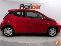 Usado Toyota Aygo X-play 69 CV (50 kW) 2016 Rojo Utilitario