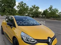 Usado Renault Clio IV 200 CV (147 kW) 2013 Amarillo Berlina