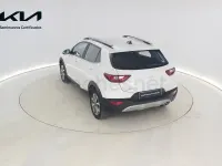 Usado Kia Stonic 100 HP (73 kW) 2024 Branco SUV