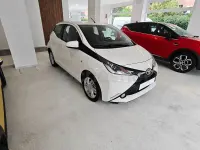 Usado Toyota Aygo X-play 69 CV (50 kW) 2018 Blanco Utilitario
