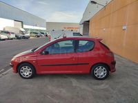 Usado Peugeot 206 75 CV (55 kW) 2005 Rojo Berlina
