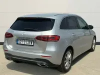 Usado Mercedes B180 136 CV (100 kW) 2019 Gris / plata Utilitario