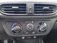 Usado Hyundai i10 67 CV (49 kW) 2024 Lumen gray Utilitario