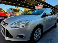 Usado Ford Focus Trend 125 CV (91 kW) 2013 Gris / plata Berlina