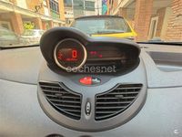 Usado Renault Twingo Dynamique 75 CV (55 kW) 2008 Naranja Utilitario