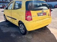 Usado Kia Picanto 62 CV (45 kW) 2011 Amarillo Utilitario