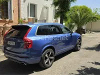 Usado Volvo XC90 R-Design 400 CV (294 kW) 2018 Azul SUV