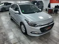 Usado Hyundai i20 Active 100 CV (73 kW) 2016 Gris / plata Berlina