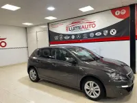 Usado Peugeot 308 Active 110 CV (80 kW) 2016 Gris / plata Berlina