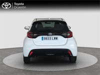 Usado Toyota Yaris Hybrid Active 116 CV (85 kW) 2022 Blanco Monovolumen