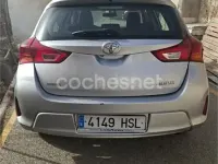 Usado Toyota Auris Active 90 CV (66 kW) 2013 Gris / plata Berlina